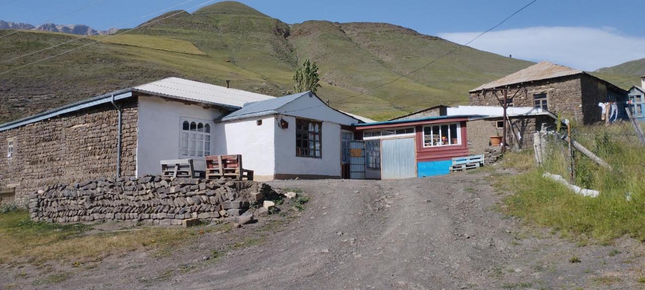Hotel Zaur Guest Hause Xinaliq Exterior foto